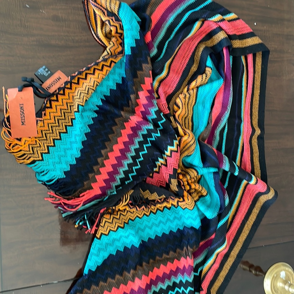 BRAND NEW with tags Missoni scarf, made in Italy